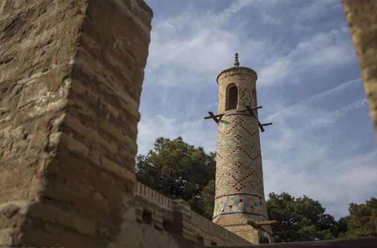 Monar Jonban (Shaking Minarets)